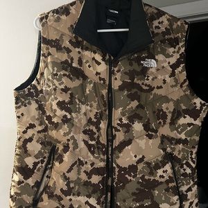 XL North Face Digital Camouflage Vest